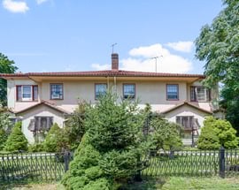 323 Wolfs Lane