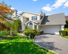 10 Doral Greens Drive E