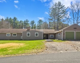 4 Fox Meadow Ln