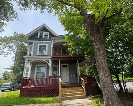 712 Stanley Street