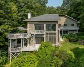 62 Tepi Drive