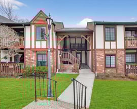 121 Foxwood Circle #121