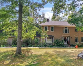 6 Weathersfield Ln