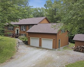 28 Mountain Pond Ln