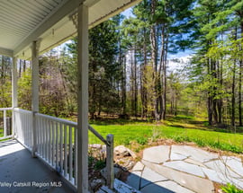 186 W Hand Hill Road