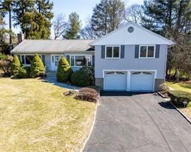 9 Mohegan Lane