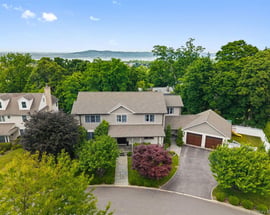 2 Castle Hill Close