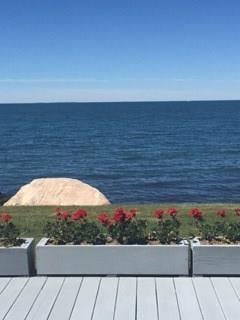 12 Clubhouse Point Road