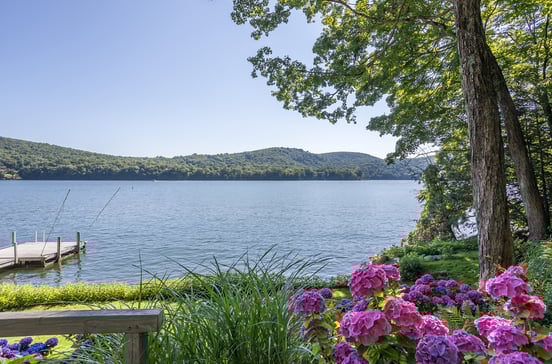 10 Lake Shore Woods Road