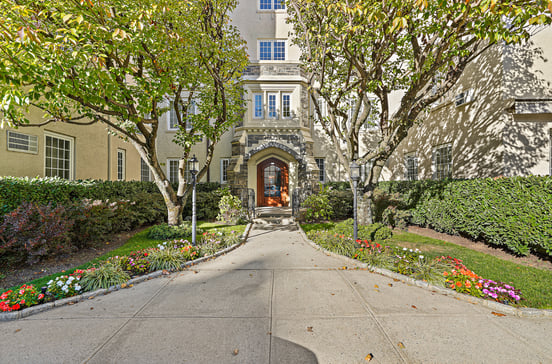 1 Rivermere #1F