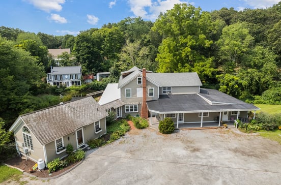 33 Deep River Road