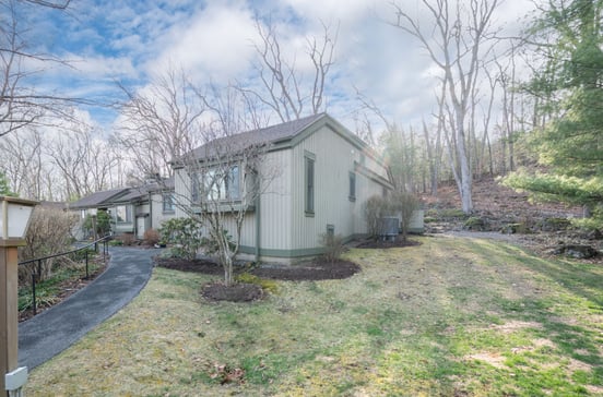 1018 Heritage Village #B