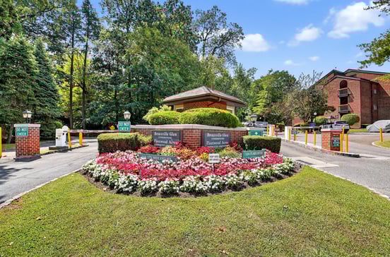 1348 Midland Avenue #5M