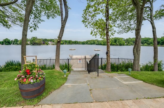 35 Waterside Close