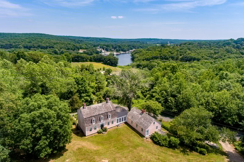 Lovely Location in quiet town of Lyme.