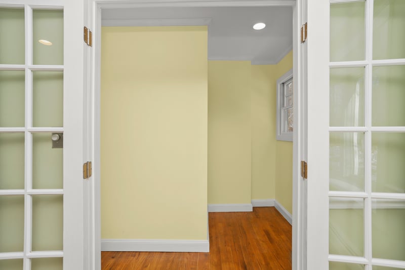 Reading/wine room