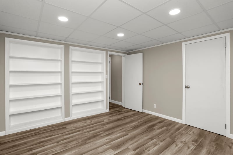 Finished room/office/playroom