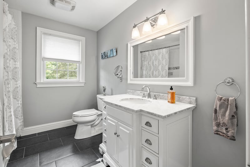 Hall Full  Bath