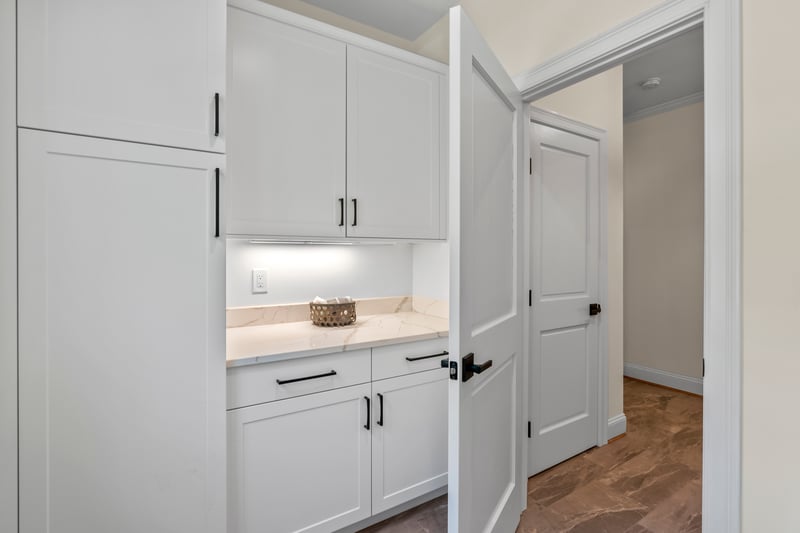 Laundry room with plenty of storage