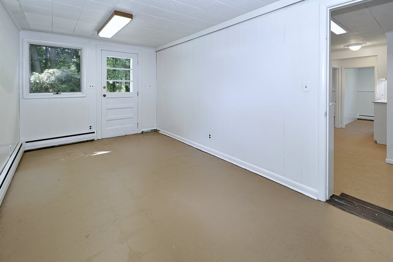 Separate entry leading to flexible space.