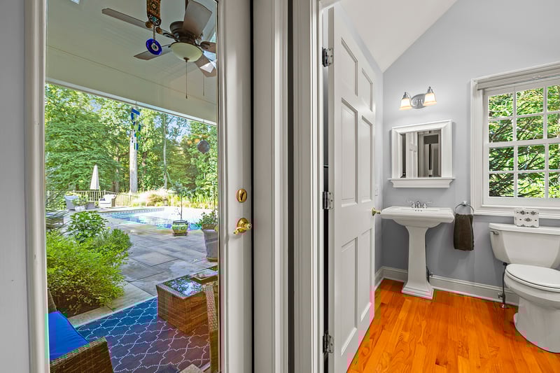 Separate entrance to first floor suite which also leads to pool.	