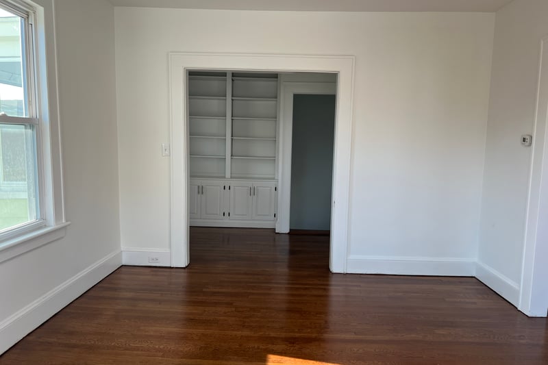 Large Living Room with Library Nook and Sun Room Access
