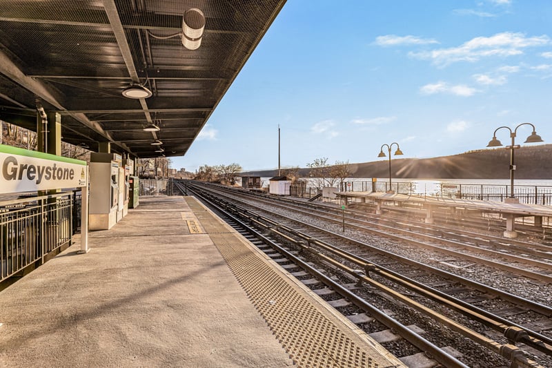 Metro North Greystone Train Station