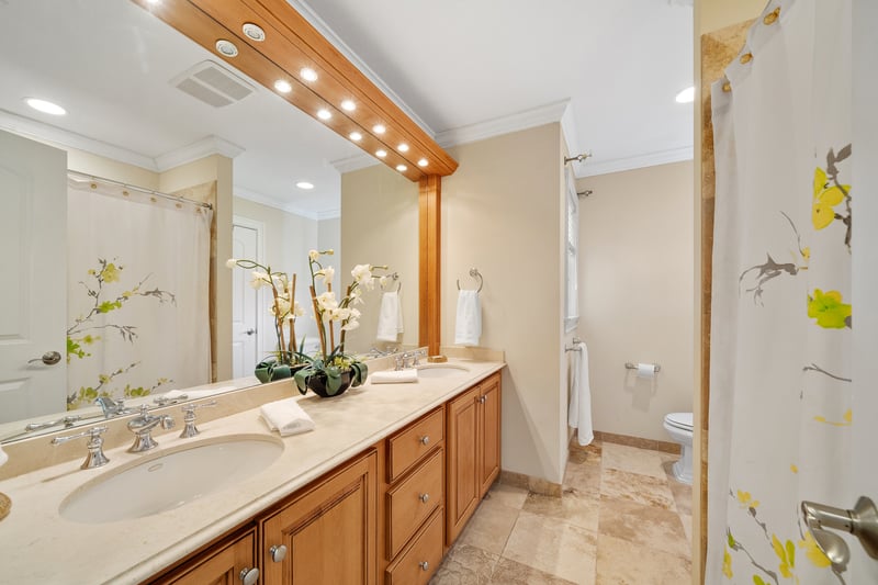 Full Hall Bathroom