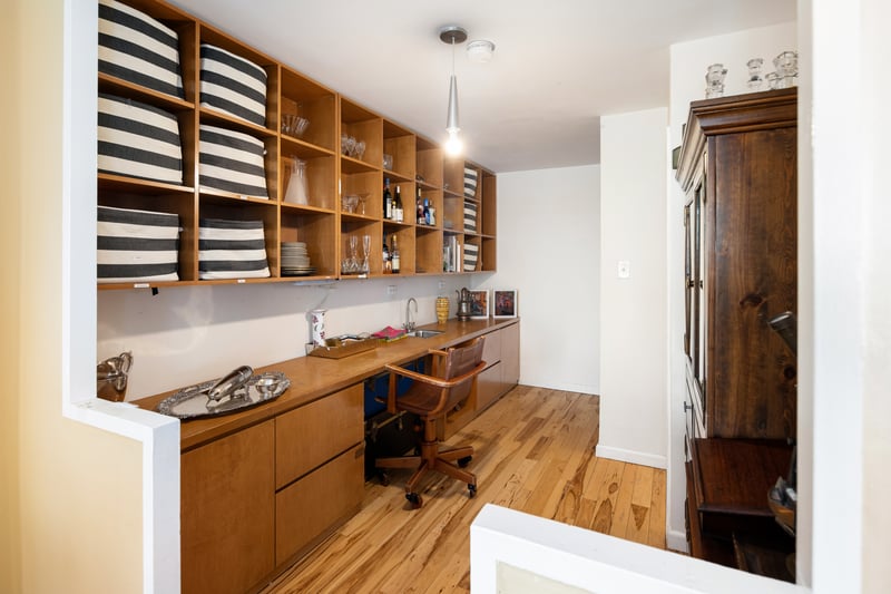 Flex space, shown as wet bar, could also be office