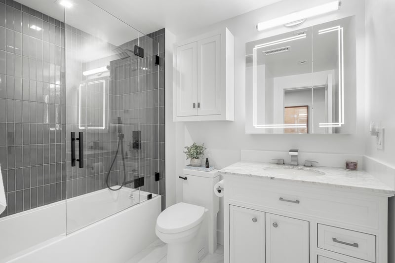Full Hall Bath