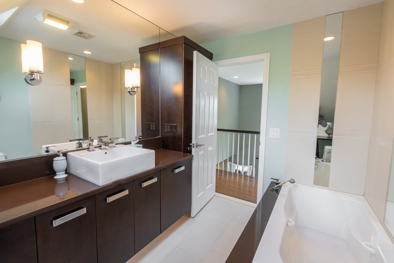 Third Level Full Bath