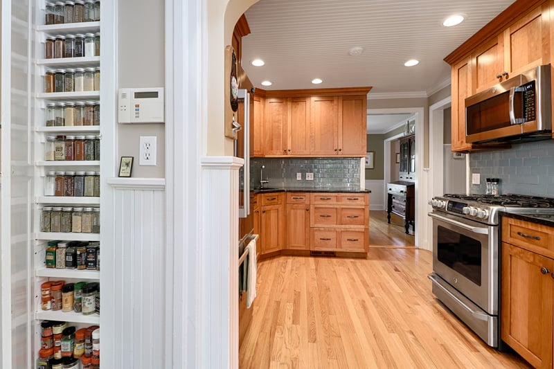 Built-in spice rack is the envy of all who love to cook!