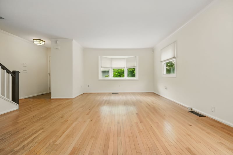 Front to Back Living Area with Bay Window.