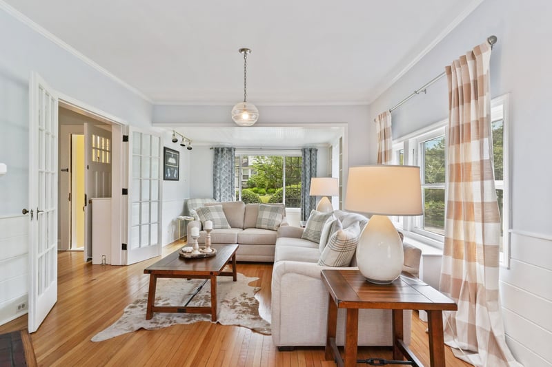 Look at these gorgeous hardwood floors!