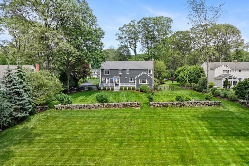 Just imagine the outdoor fun and sports in this backyard!