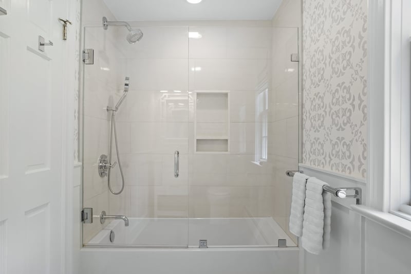 Shower/Tub in Hall Bath
