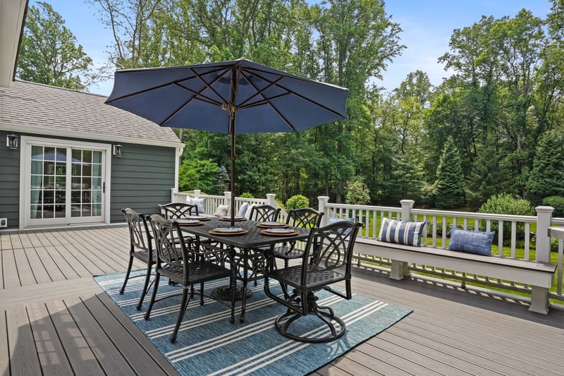 Lots of room for both dining and lounging