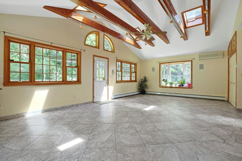 High ceilings, tiled floor, exits to back yard and to patio