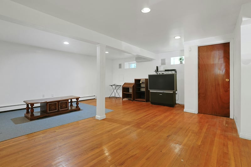 Basement flexible living space