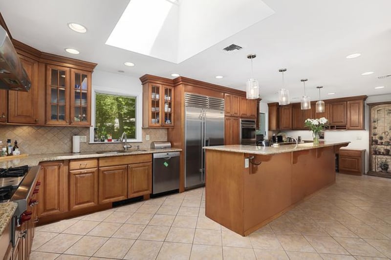 Kitchen with large center island