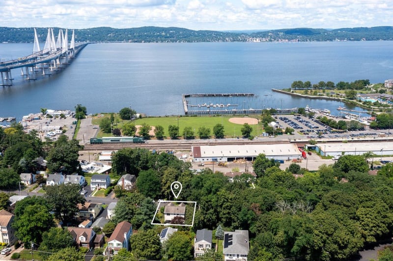 Another broader view of the area...close to Metro North, restaurants and so much more.