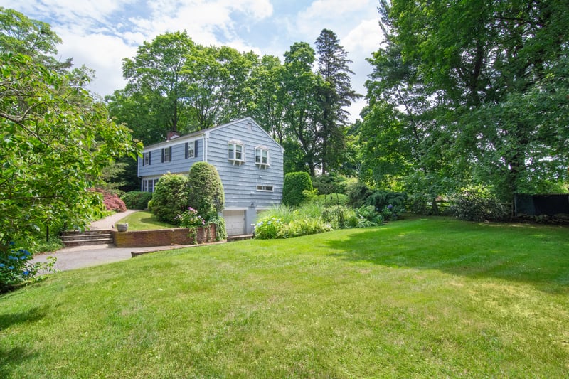 With so much outdoor space and surrounding nature, it’s easy to forget you’re just minutes from the vibrant city center of White Plains!