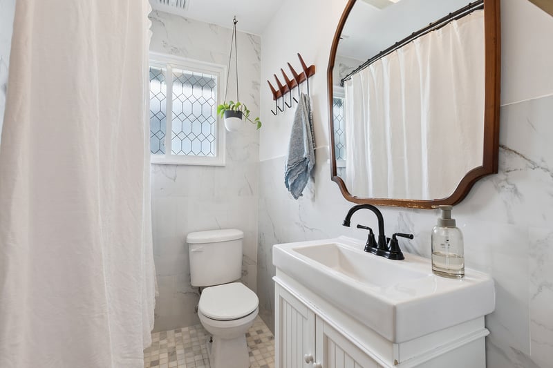 Second Floor Full bathroom