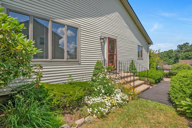 End unit with private entrance