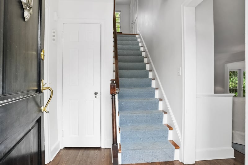 Foyer leading to second floor