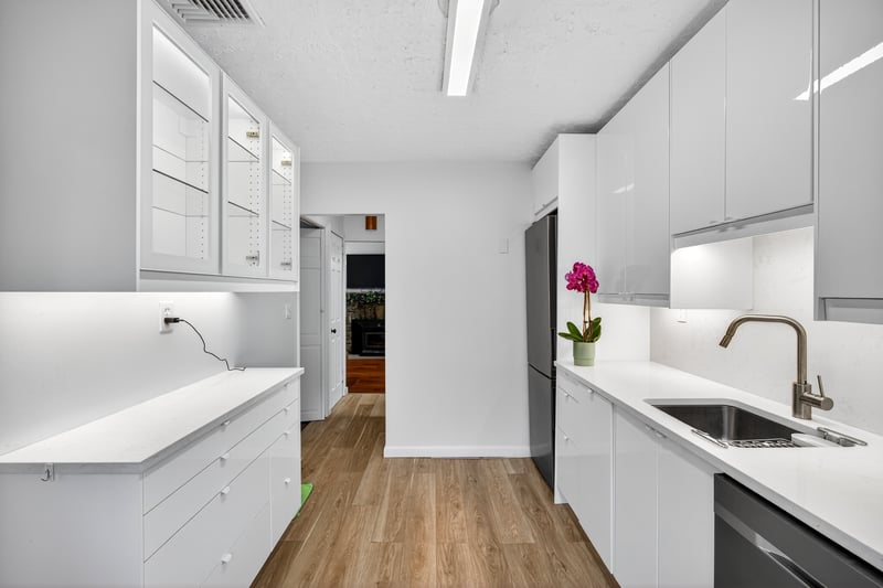 Brand New Kitchen with modern cabinets, Quartz Counters, stainless steel appliances, white cabinetry, light wood-style floors, and a textured ceiling