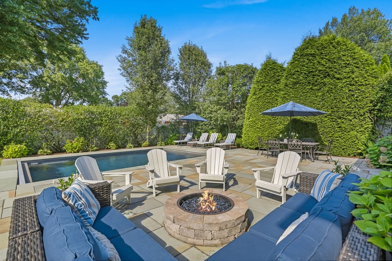 Backyard firepit