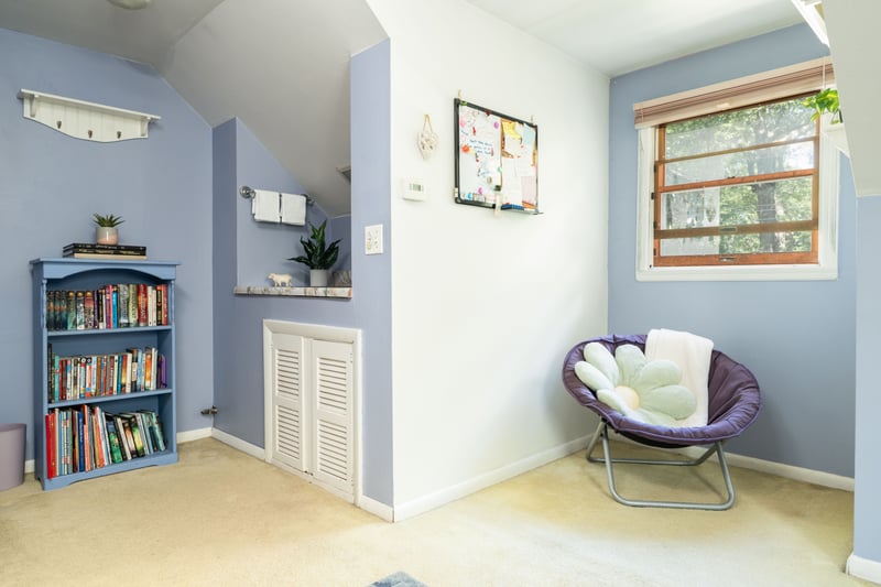 Upstairs bedroom with reading nook angle