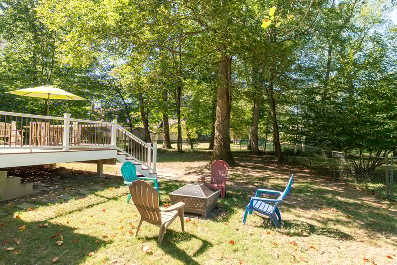 View of side yard