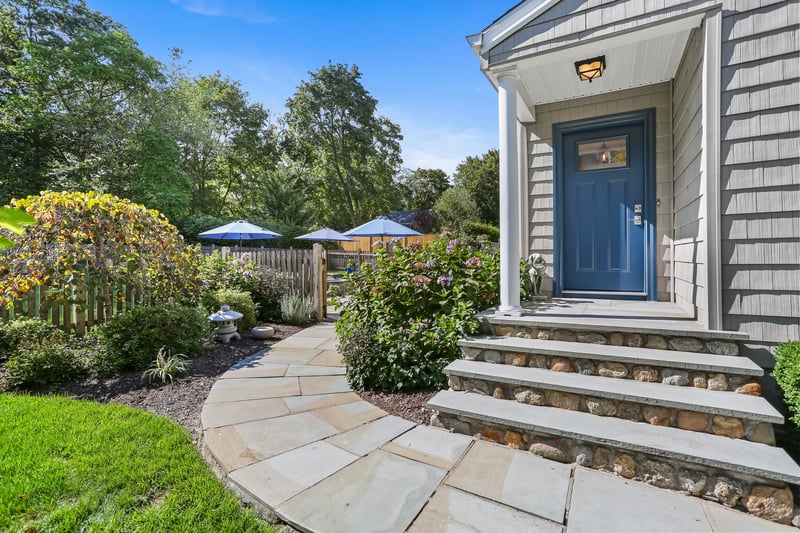 Lovely bluestone masonry work & cupola.